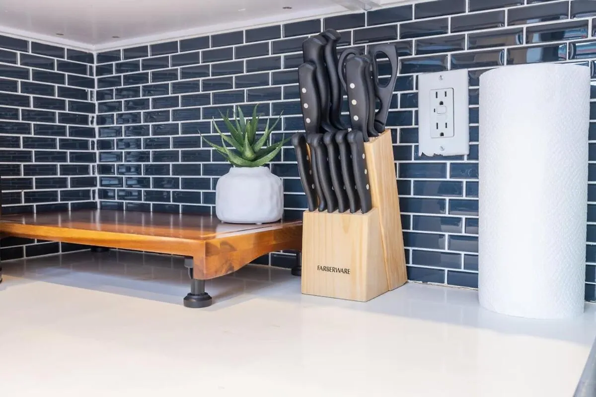 아파트 69-5C Festive Comfort Brand New 1Br Lower East Side Christmas Ready 뉴욕