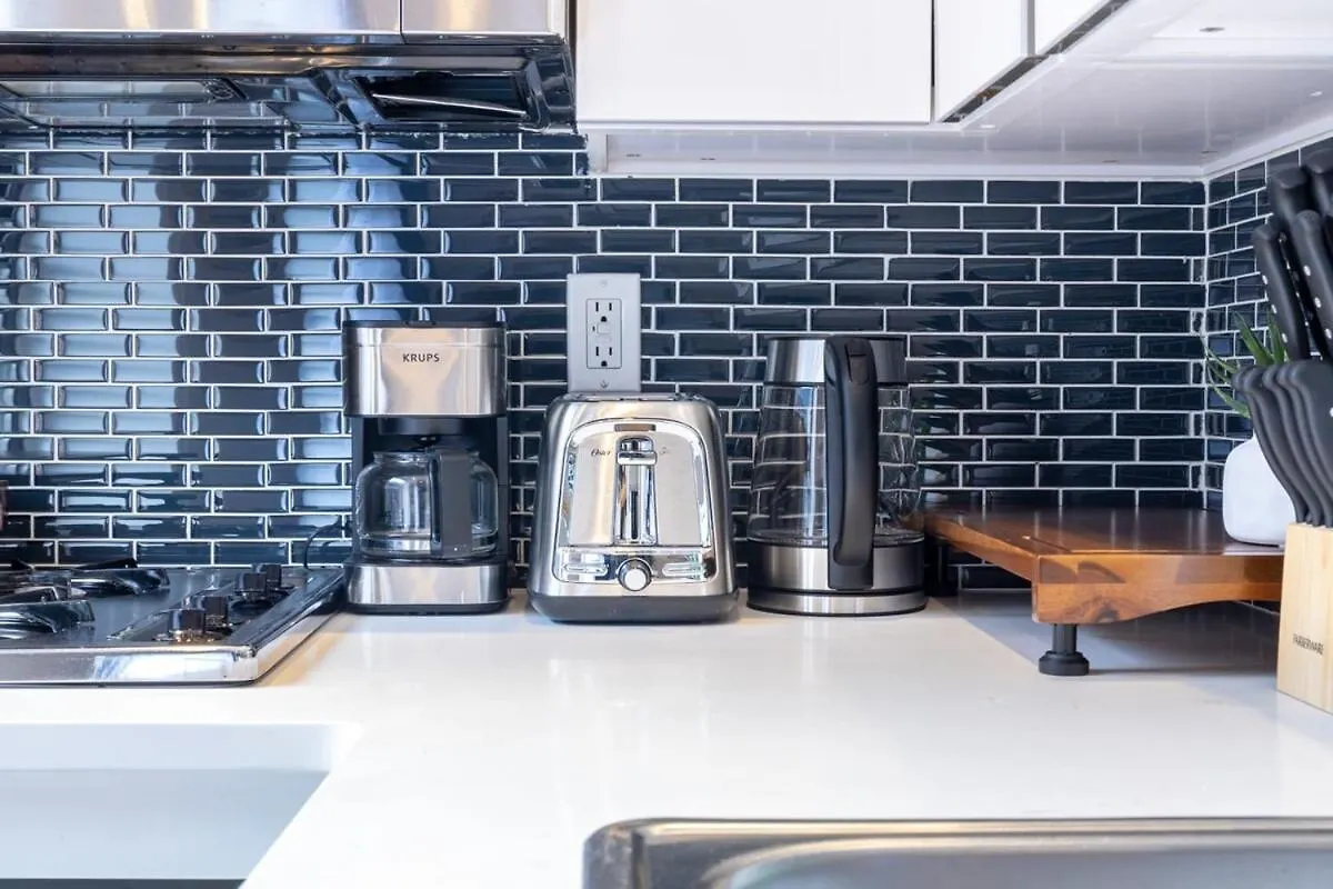 69-5C Festive Comfort Brand New 1Br Lower East Side Christmas Ready 뉴욕 아파트